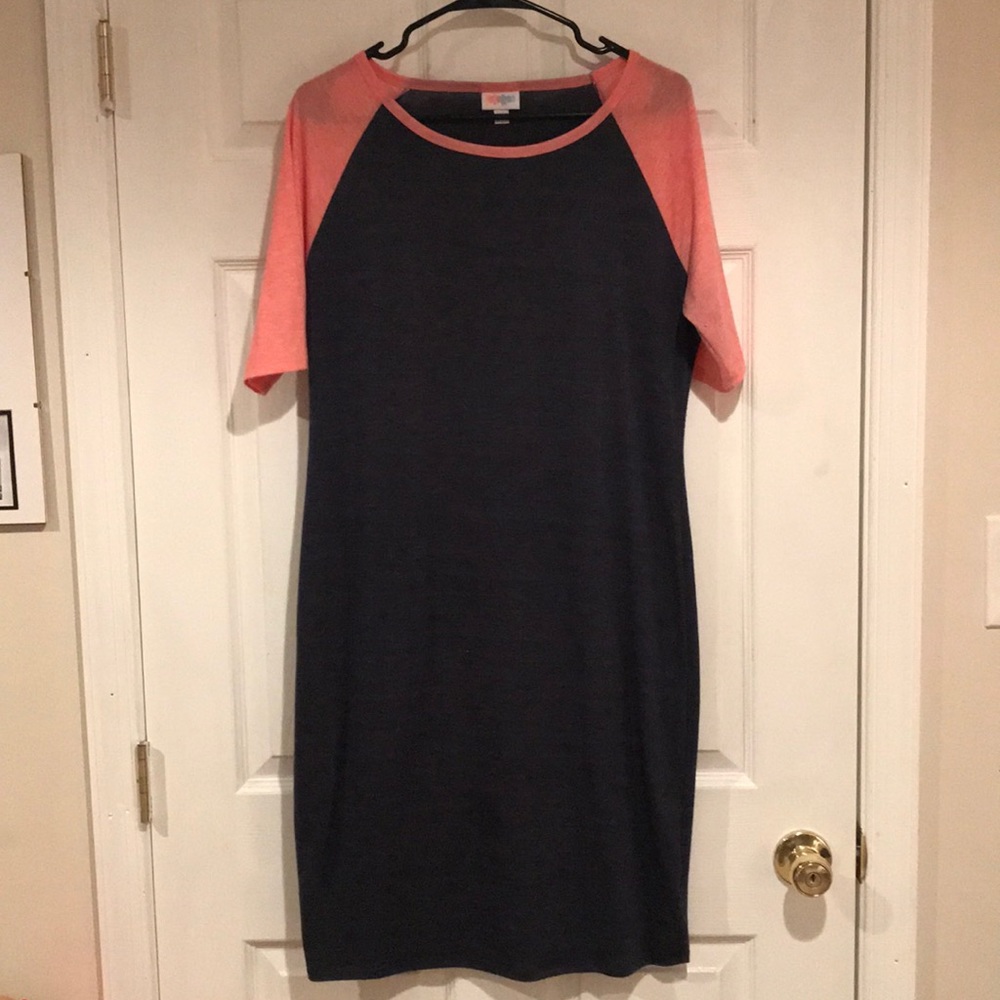GUC- lularoe julia size medium